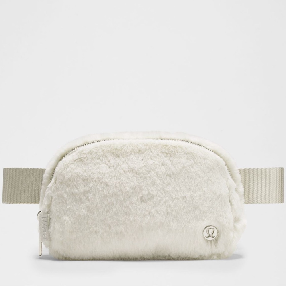 Lululemon belt bag plush fleece